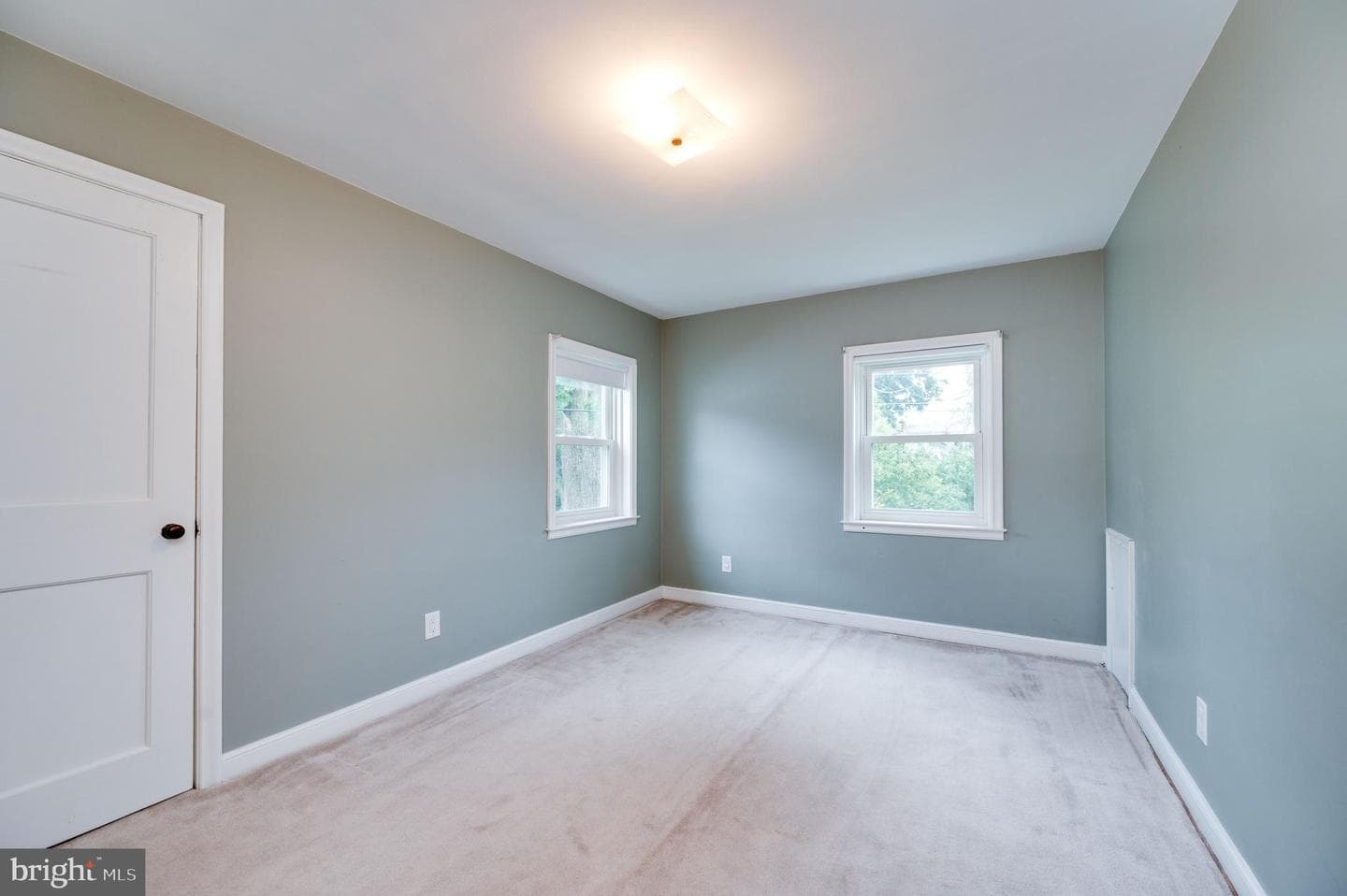 118 Emerald Avenue photo 25