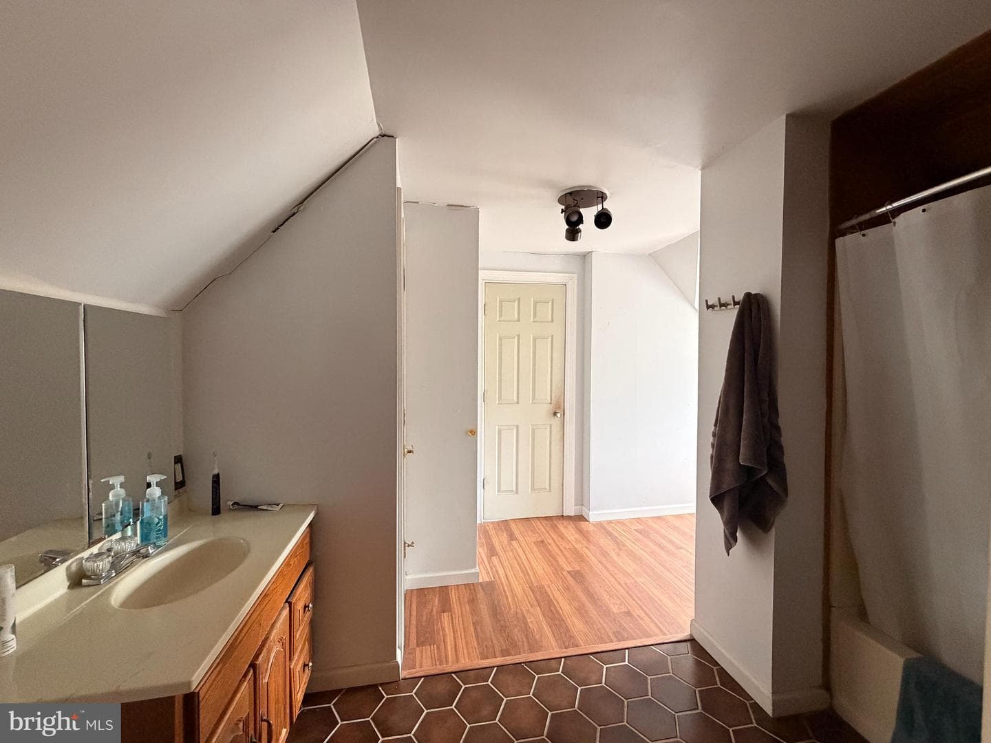 575 Mull Avenue photo 37