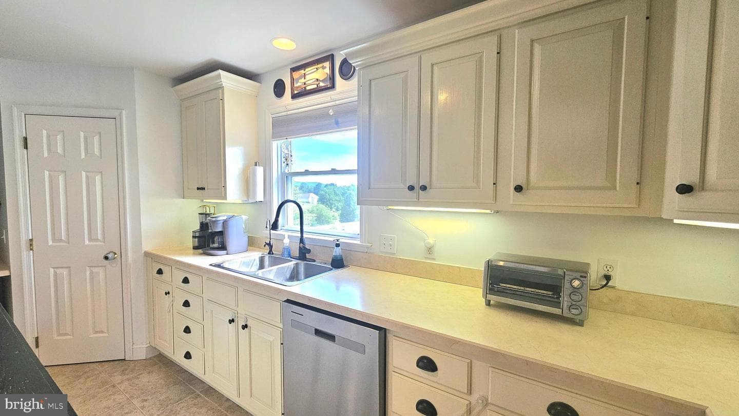 302 Chris Drive photo 13