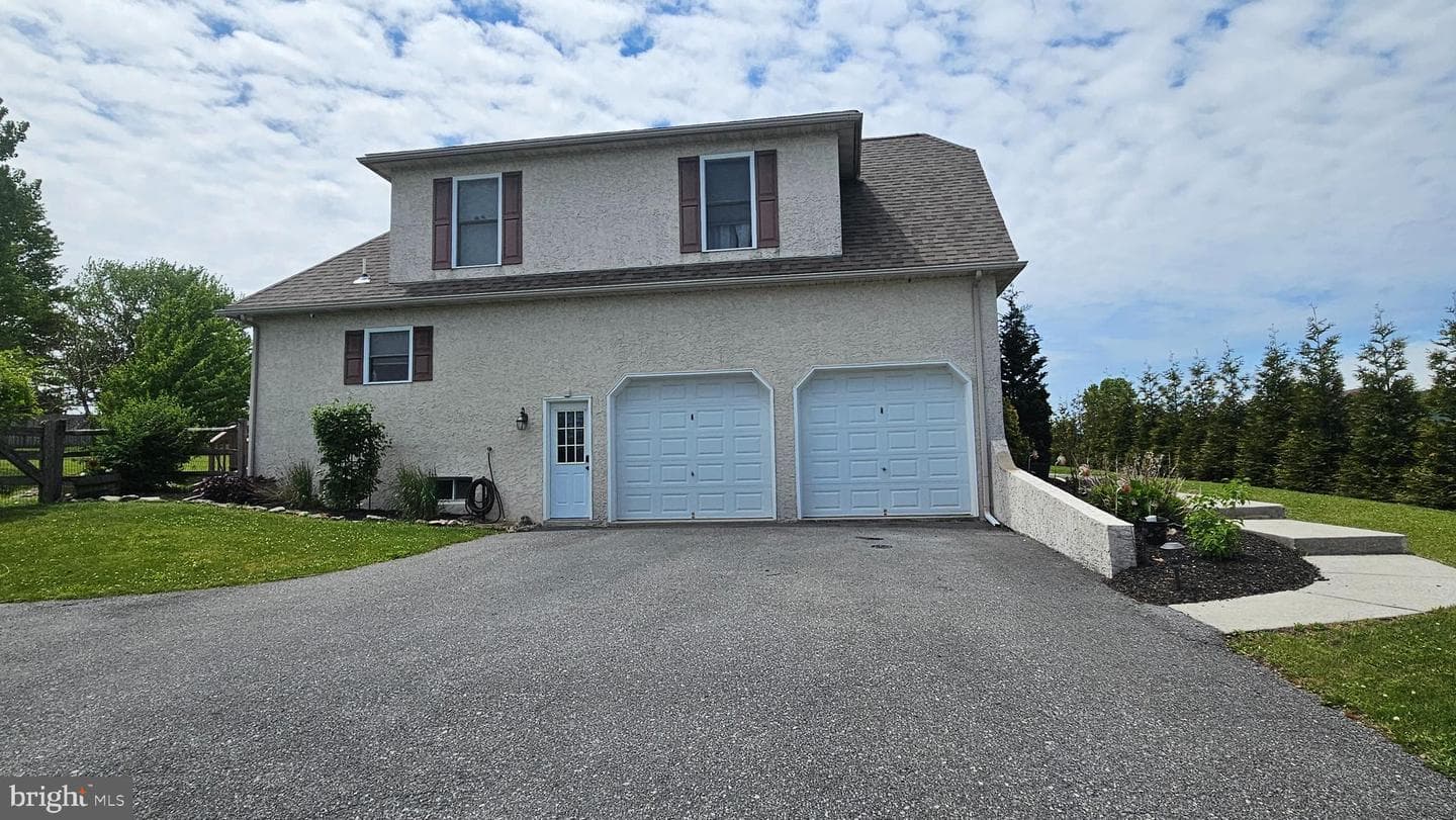 302 Chris Drive photo 4