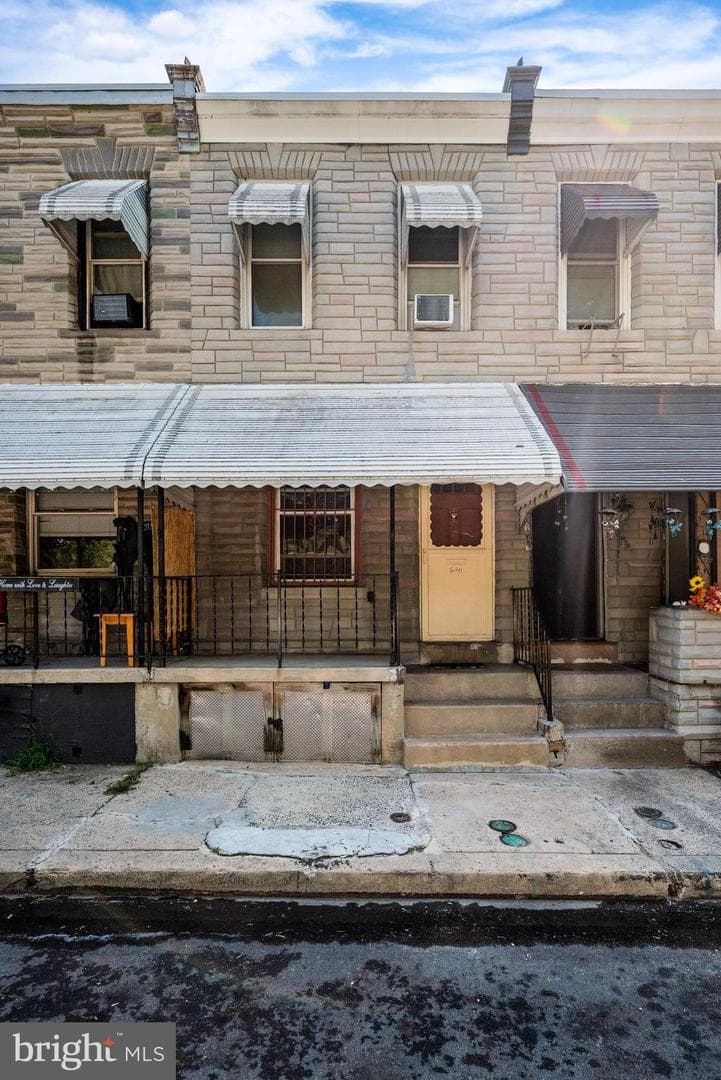 641 Clinton Street photo 1