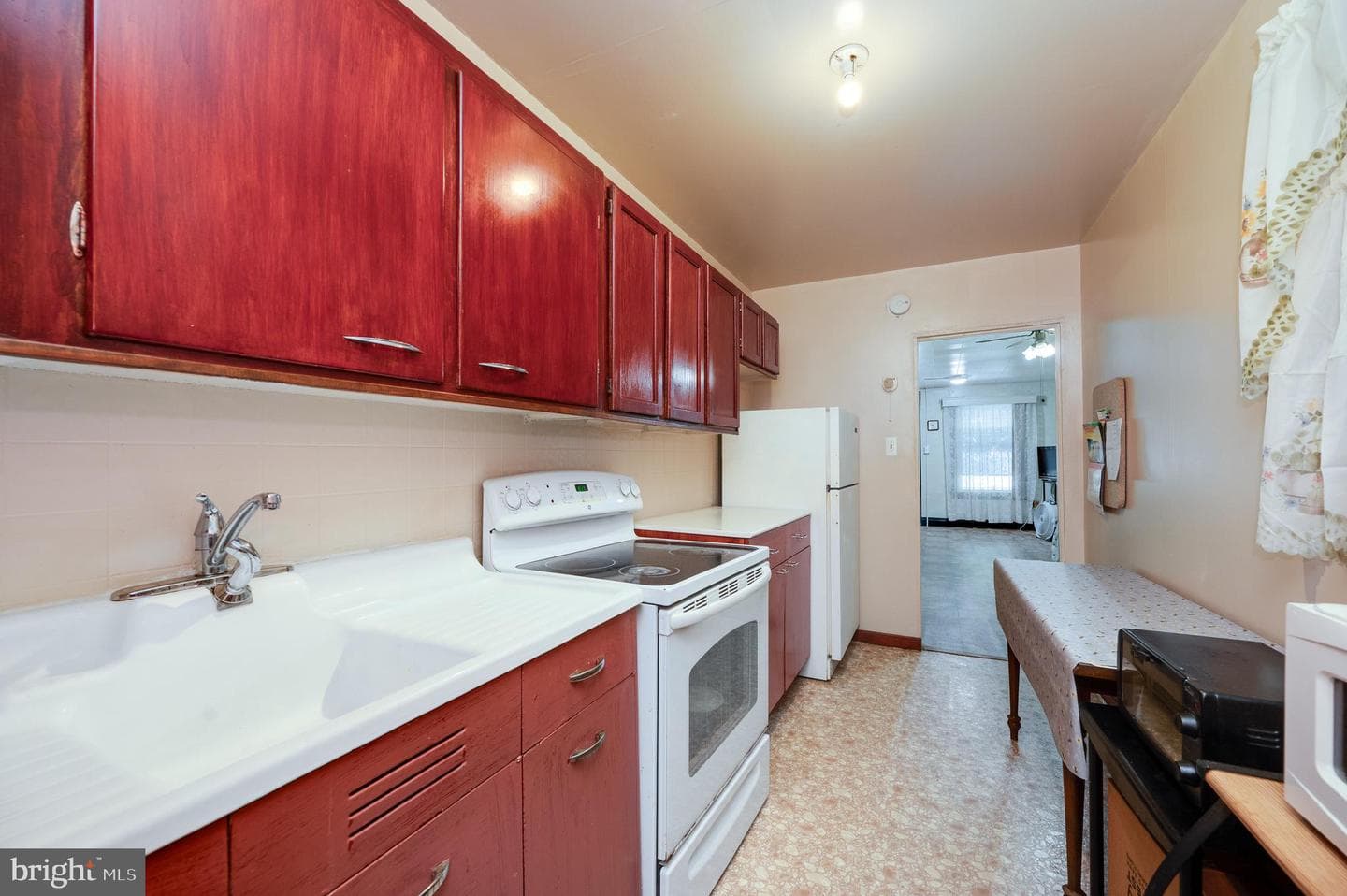 641 Clinton Street photo 10