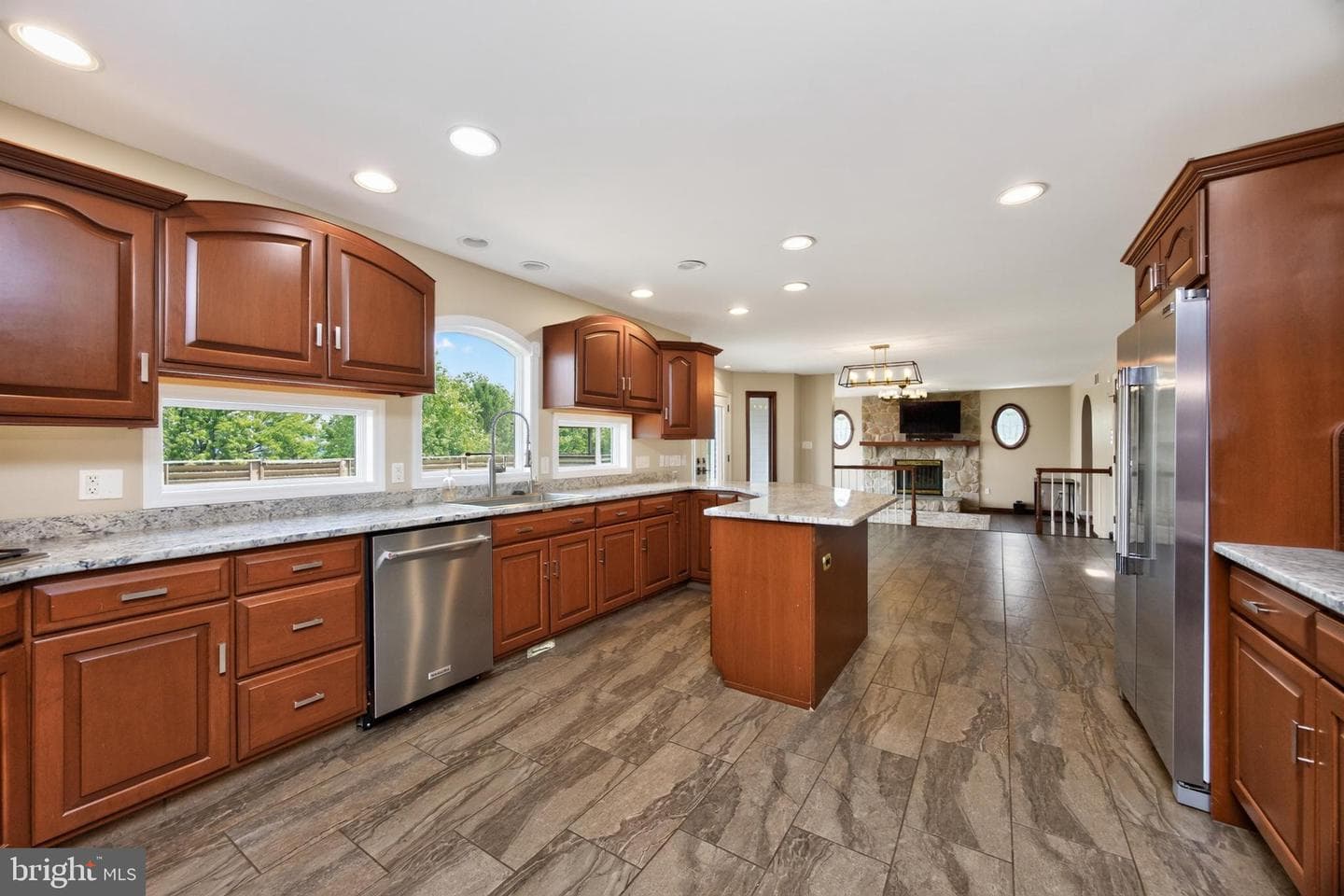 24 Lehmann Drive photo 5