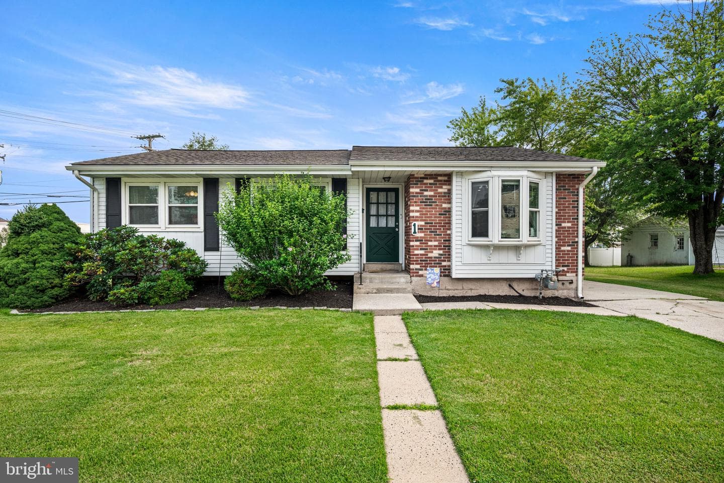 1 Maplewood Court photo 1