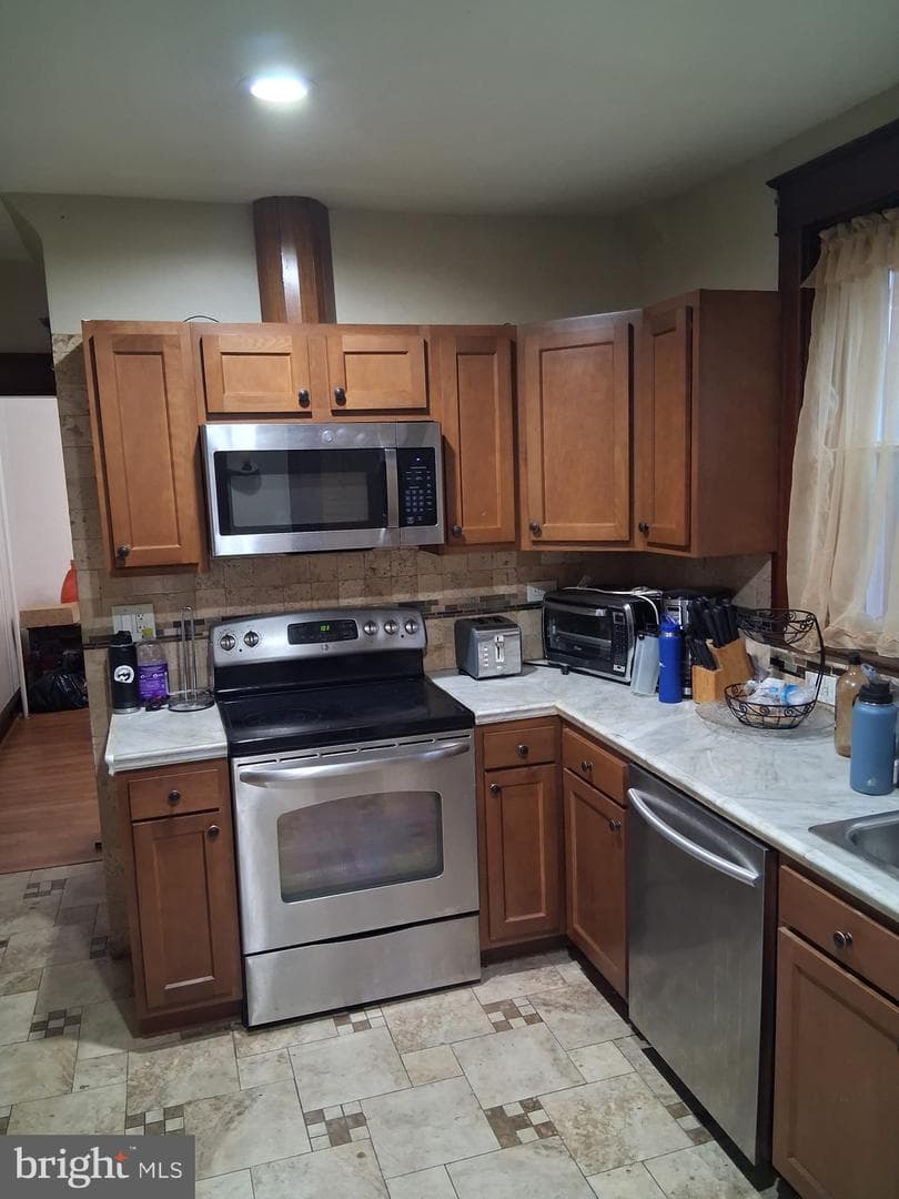 1227 N 11th Street photo 8
