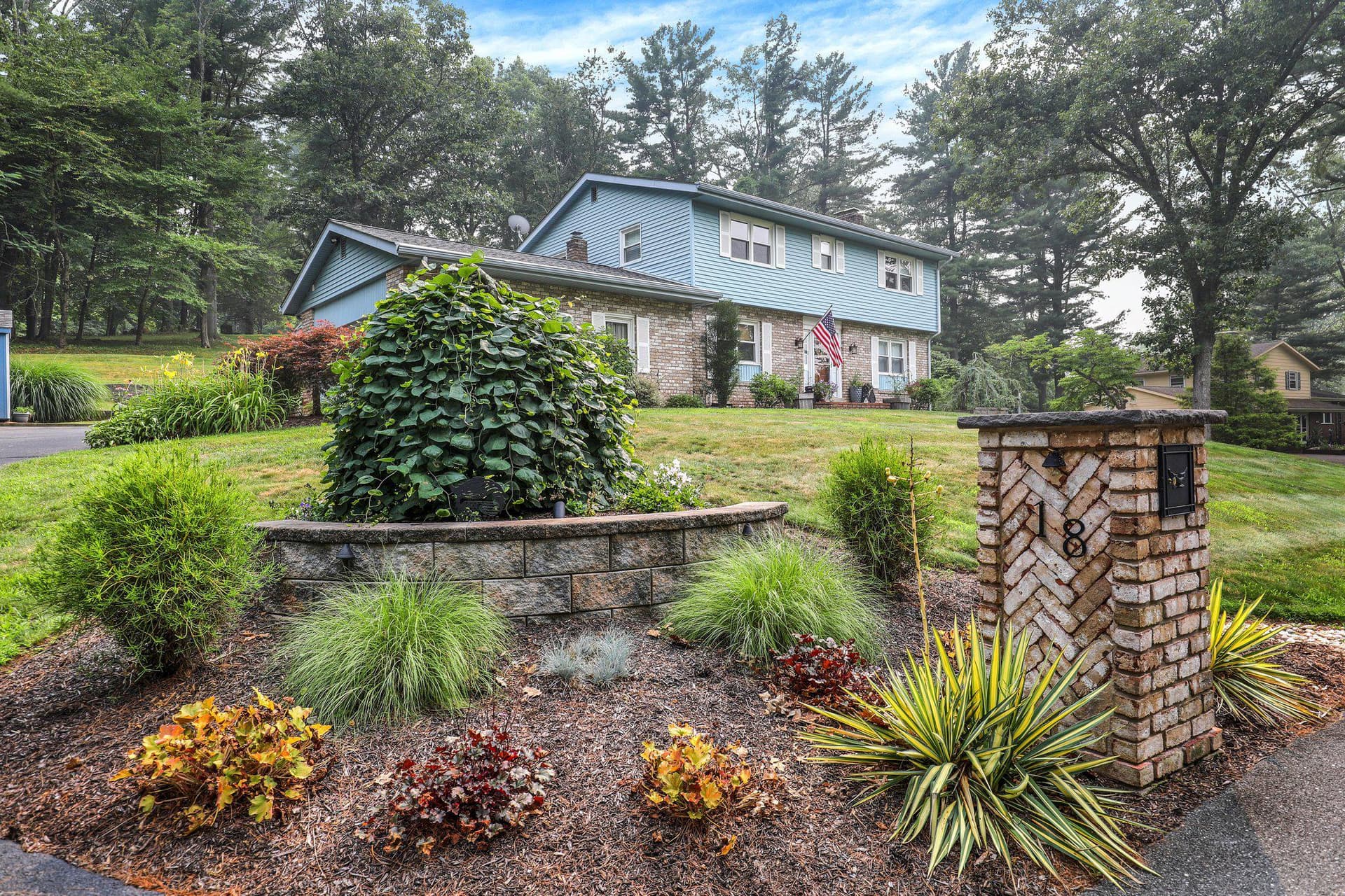18 Hillside Road photo 3