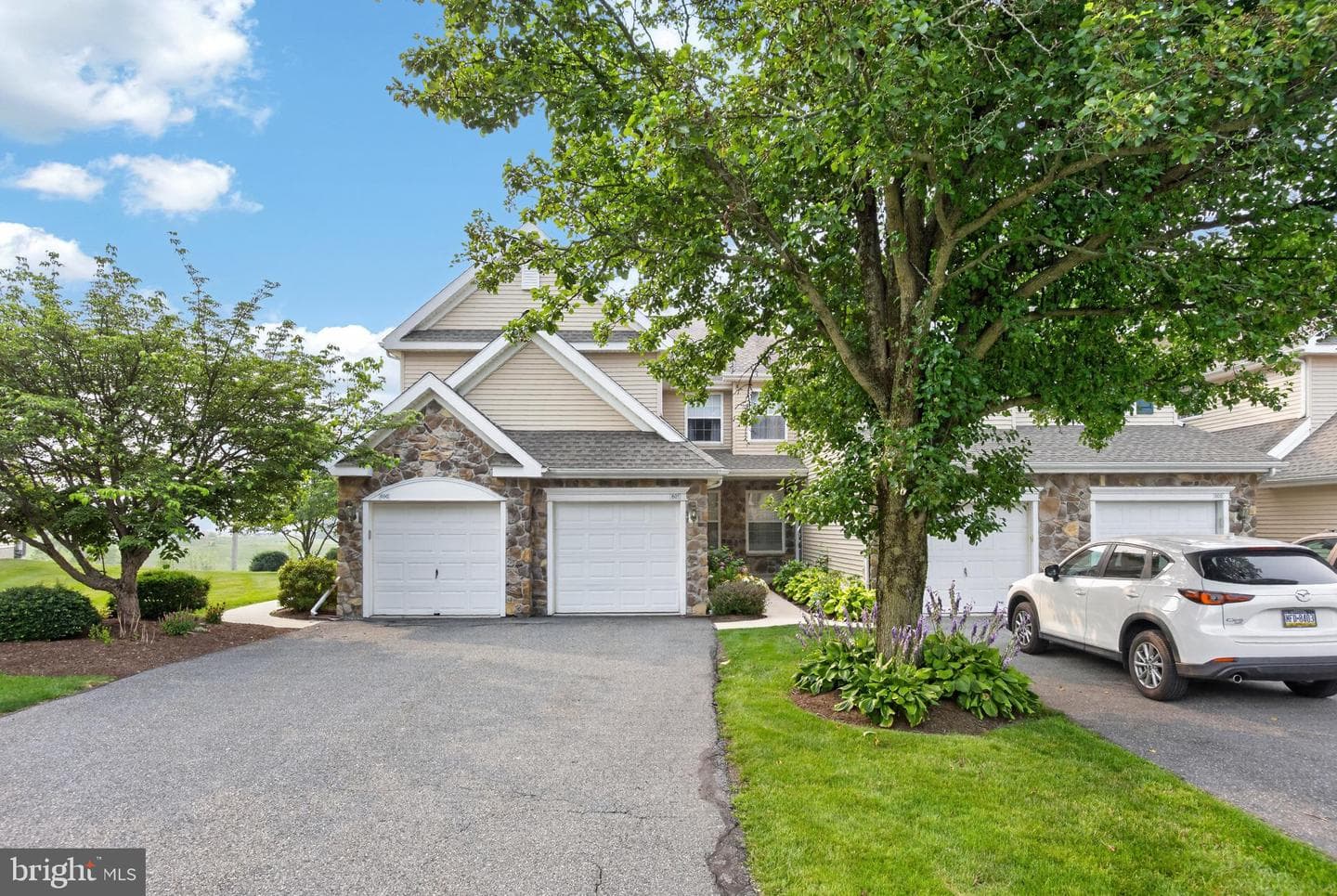 601 Country Lane photo 3