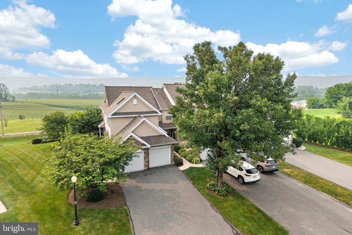 601 Country Lane photo 39