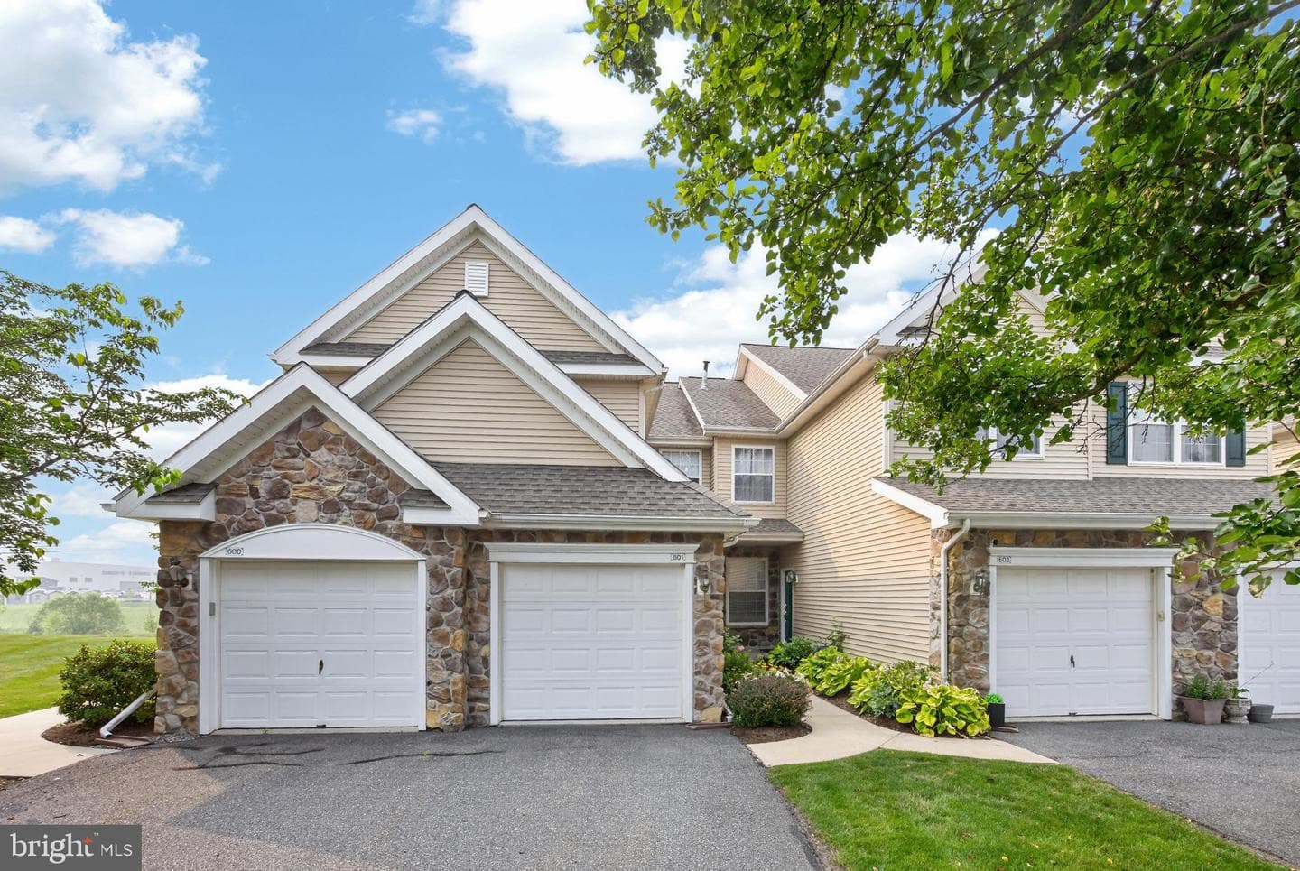 601 Country Lane photo 4