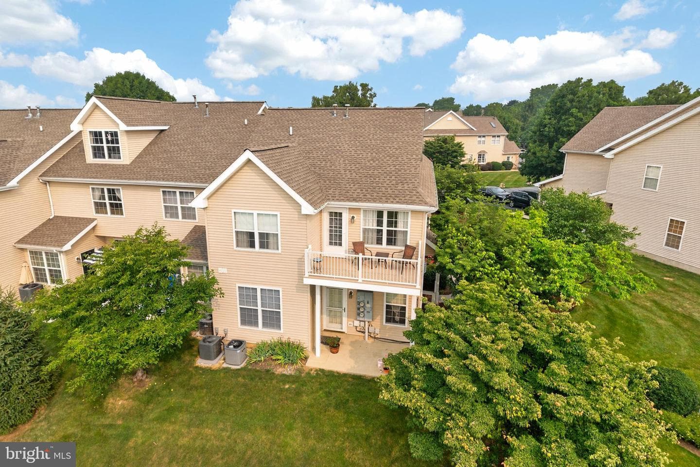 601 Country Lane photo 46