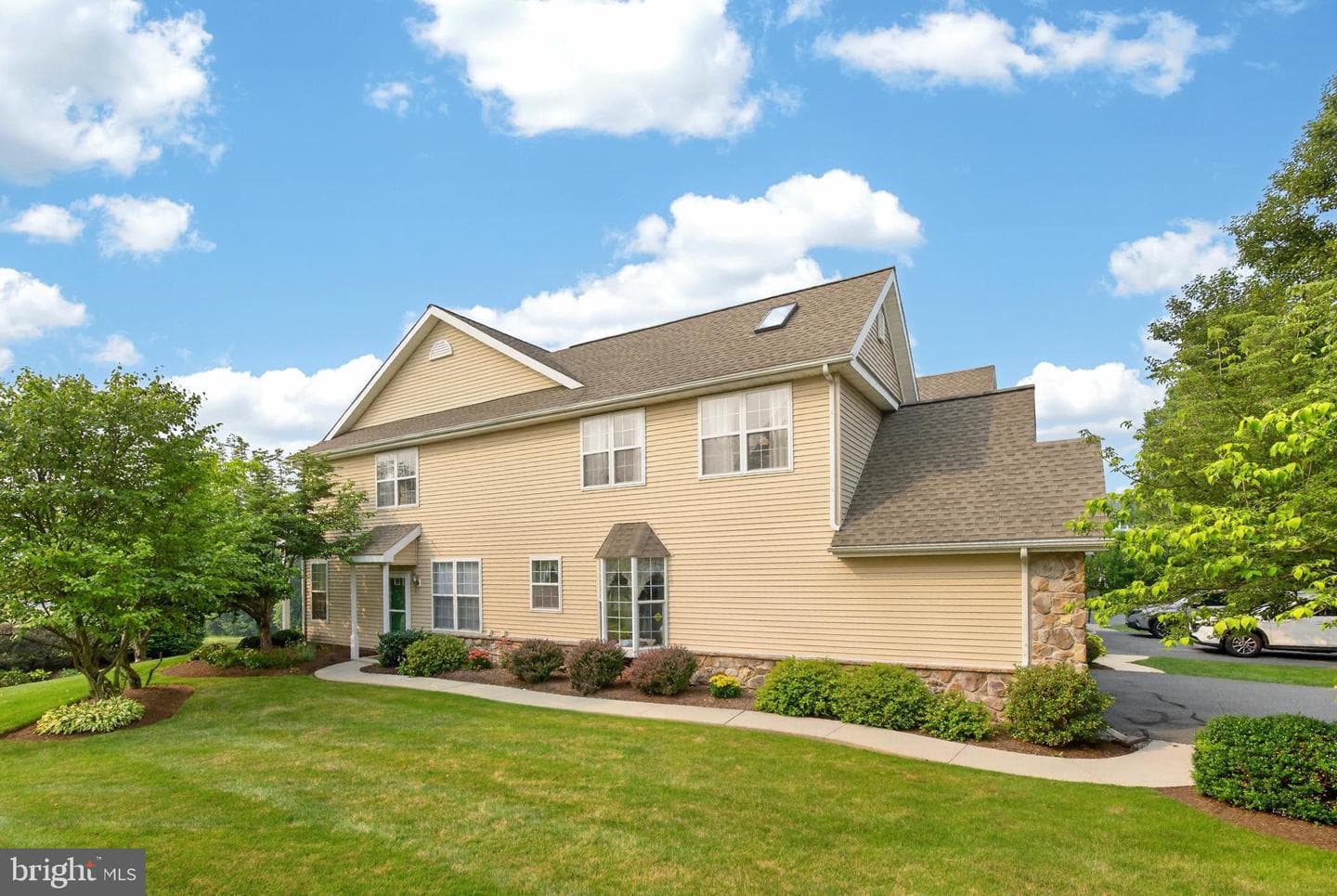 601 Country Lane photo 9