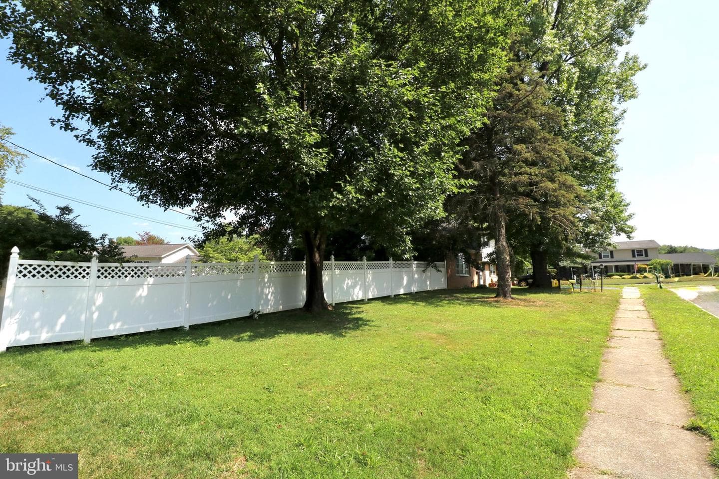 122 Granville Avenue photo 2