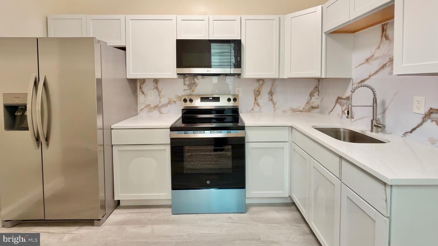 553 Gordon Street photo 11