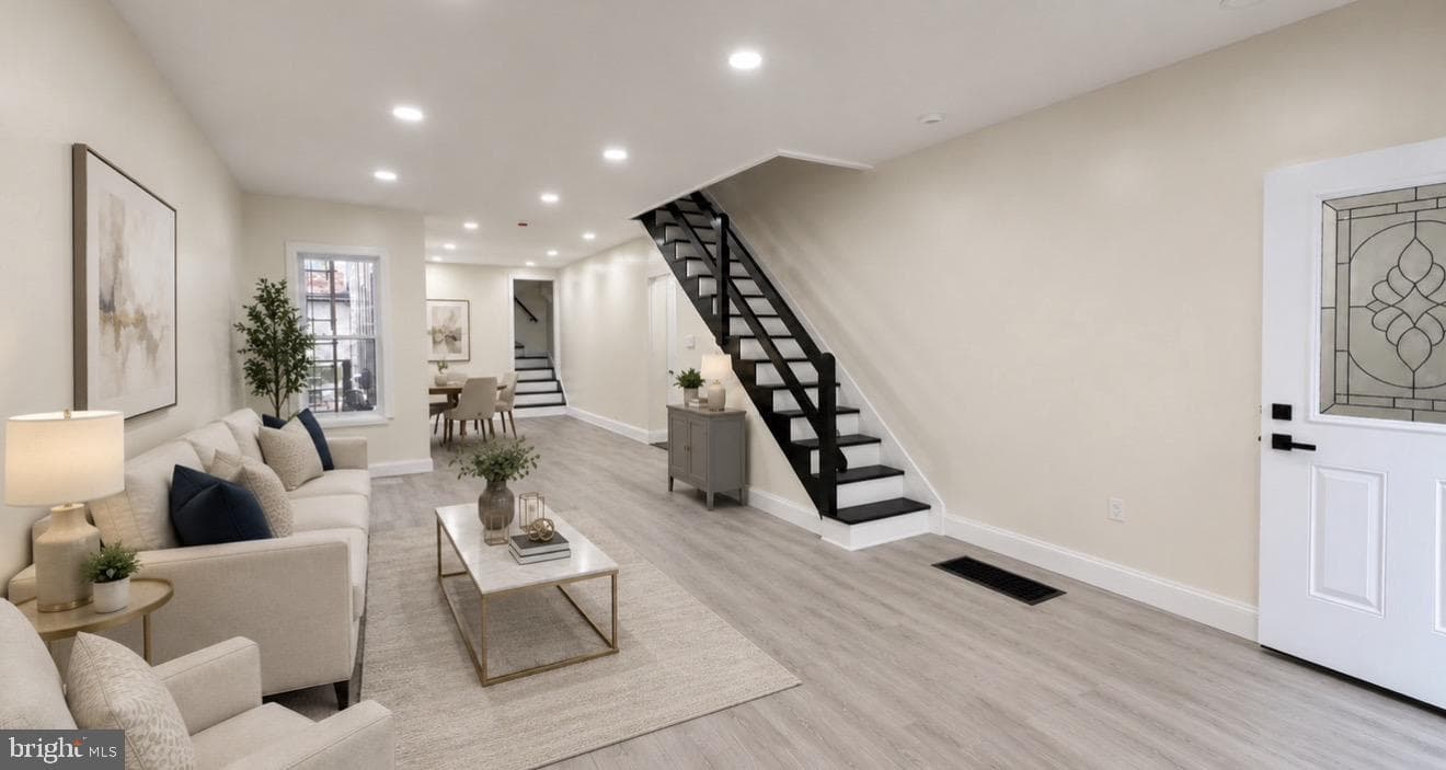 553 Gordon Street photo 4