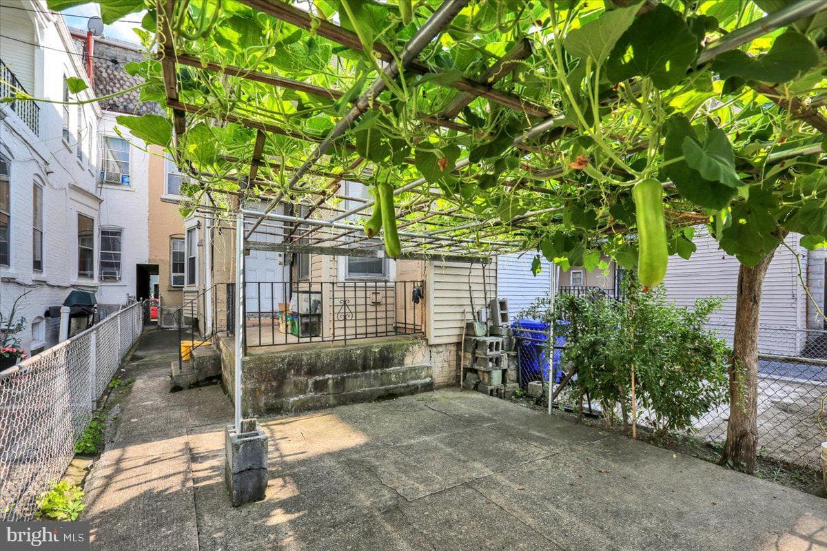 425 Chestnut Street photo 30