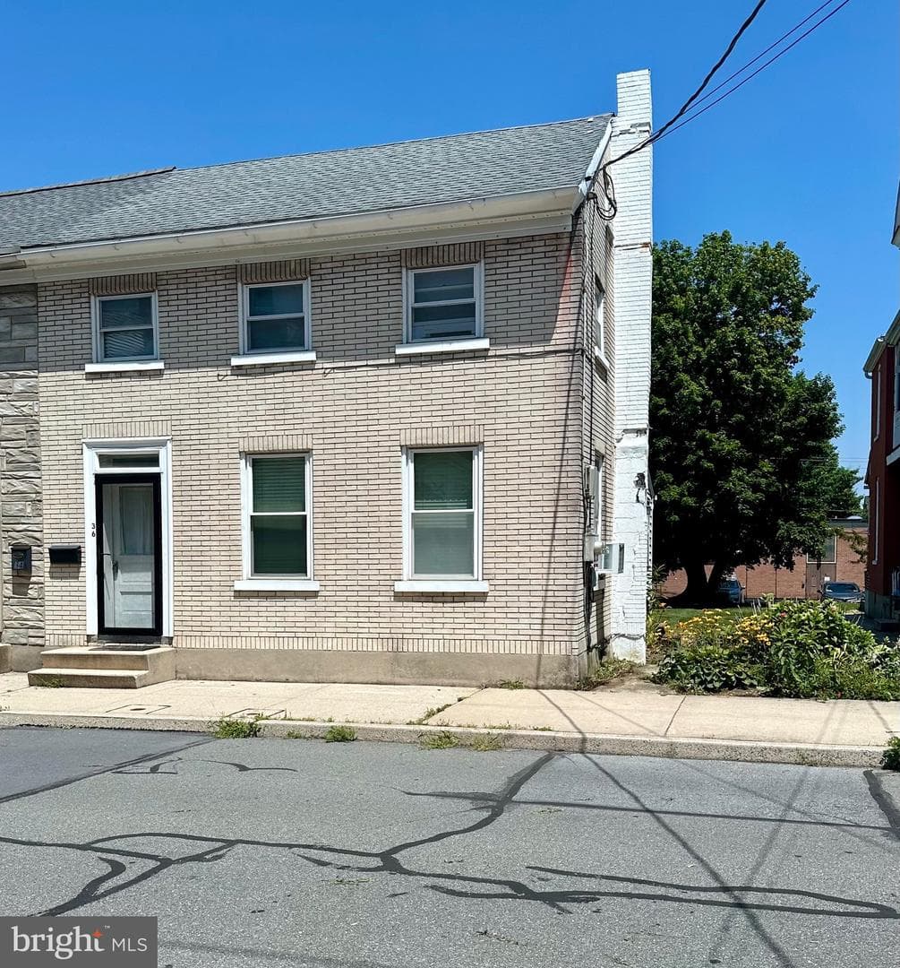 36 S Whiteoak Street photo 1