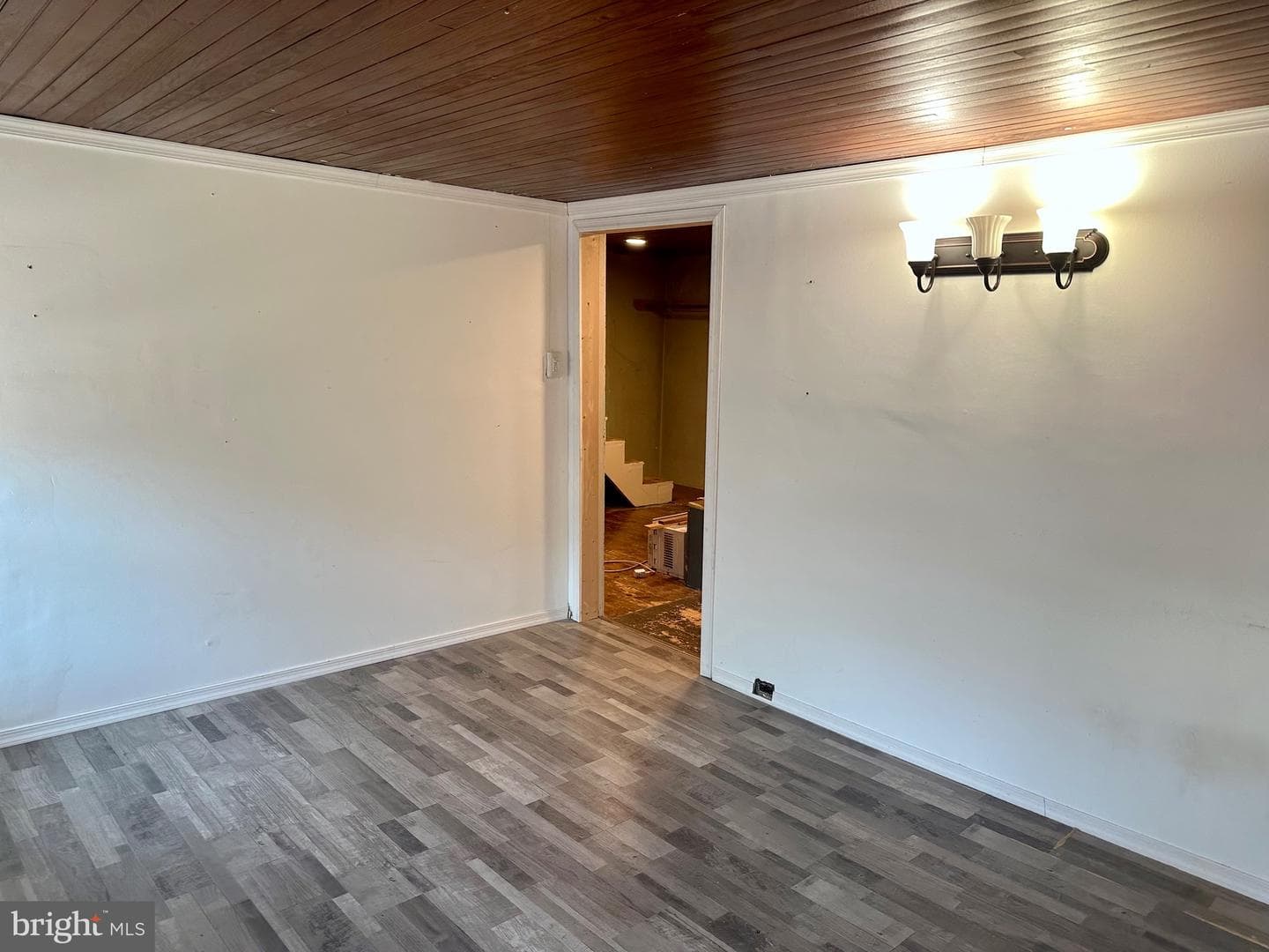 36 S Whiteoak Street photo 17