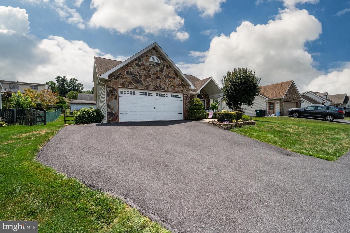 128 Hill Road photo 2