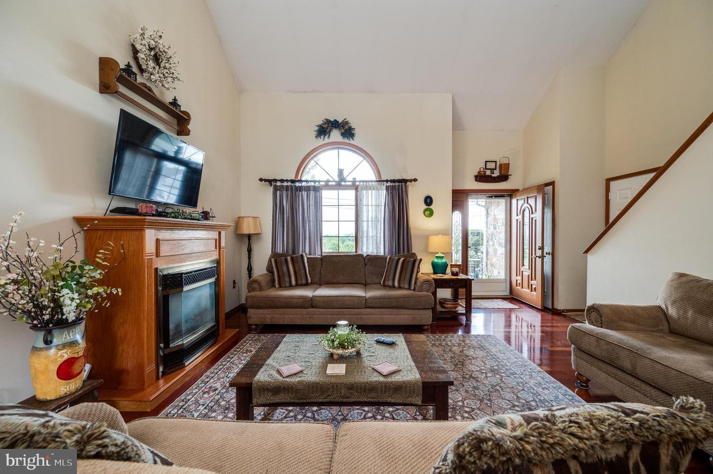 128 Hill Road photo 8