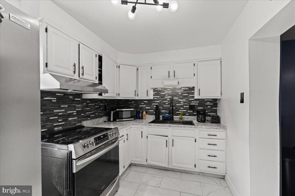 904 N 6th Street photo 12