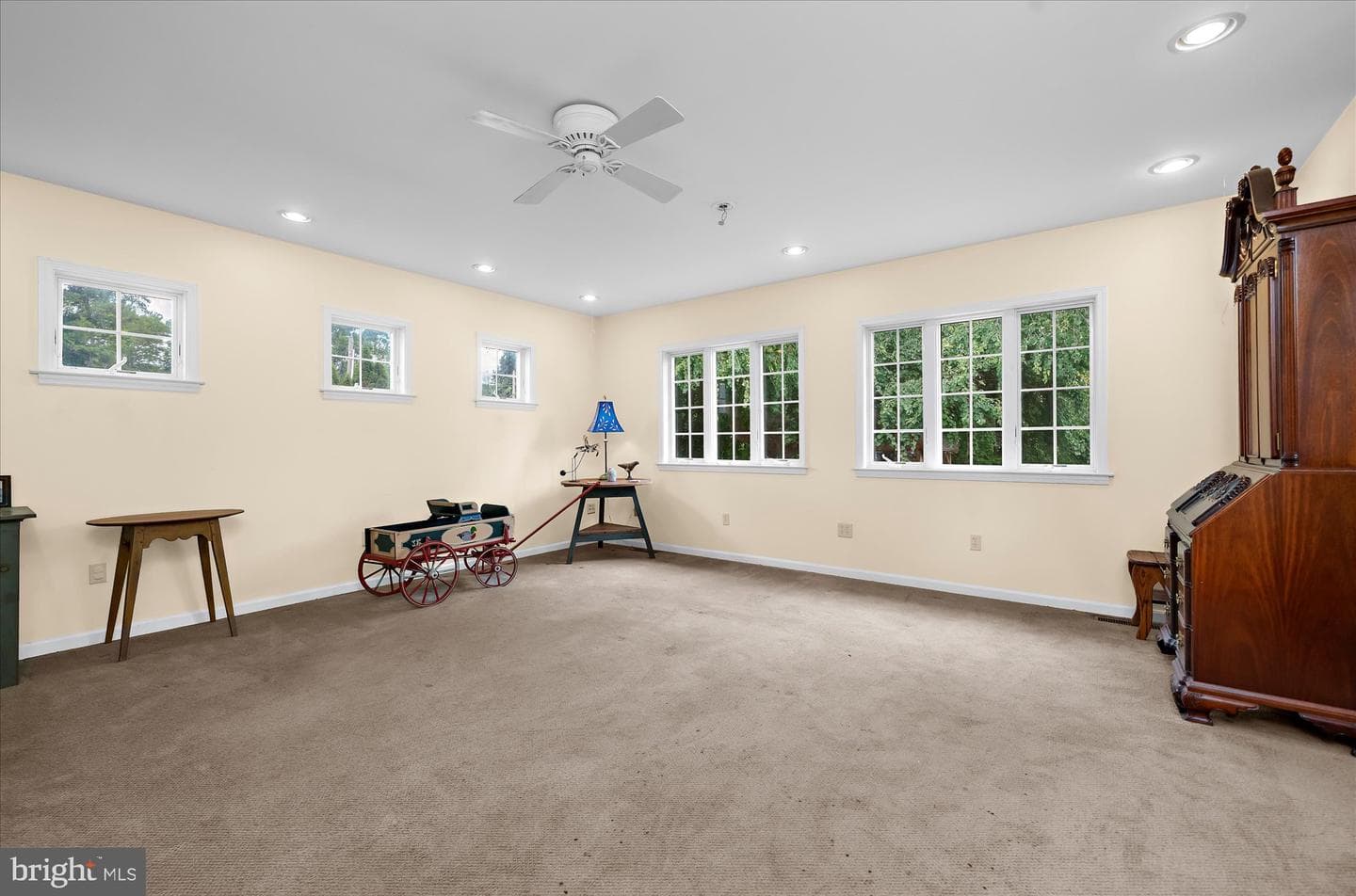 2709 Hollywood Court photo 10