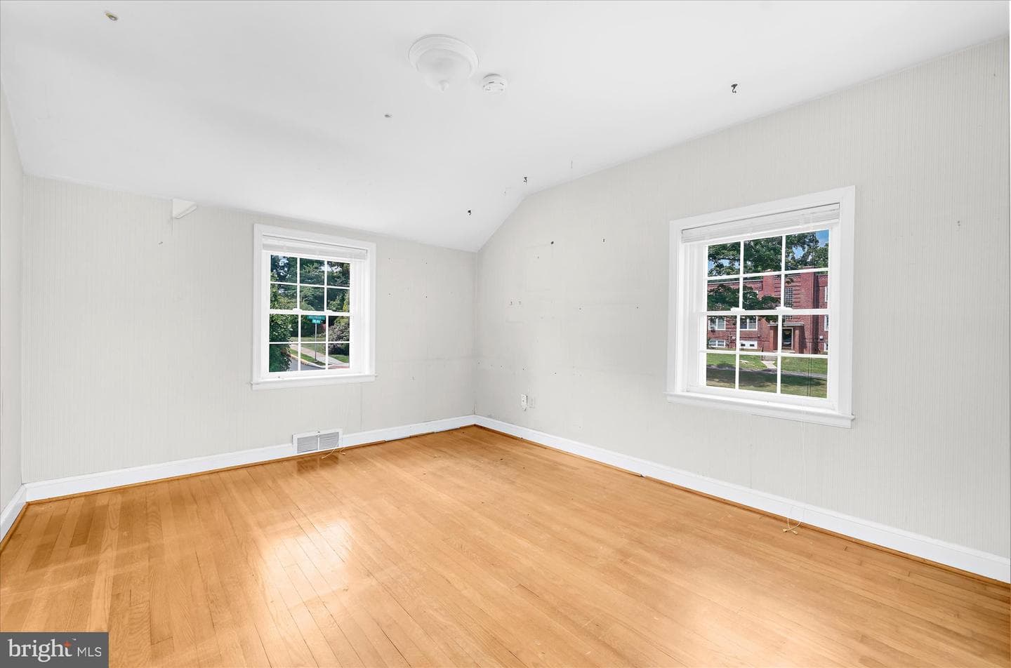 2709 Hollywood Court photo 13