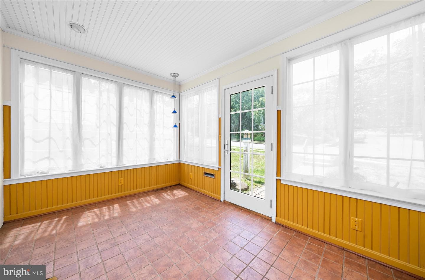 2709 Hollywood Court photo 3