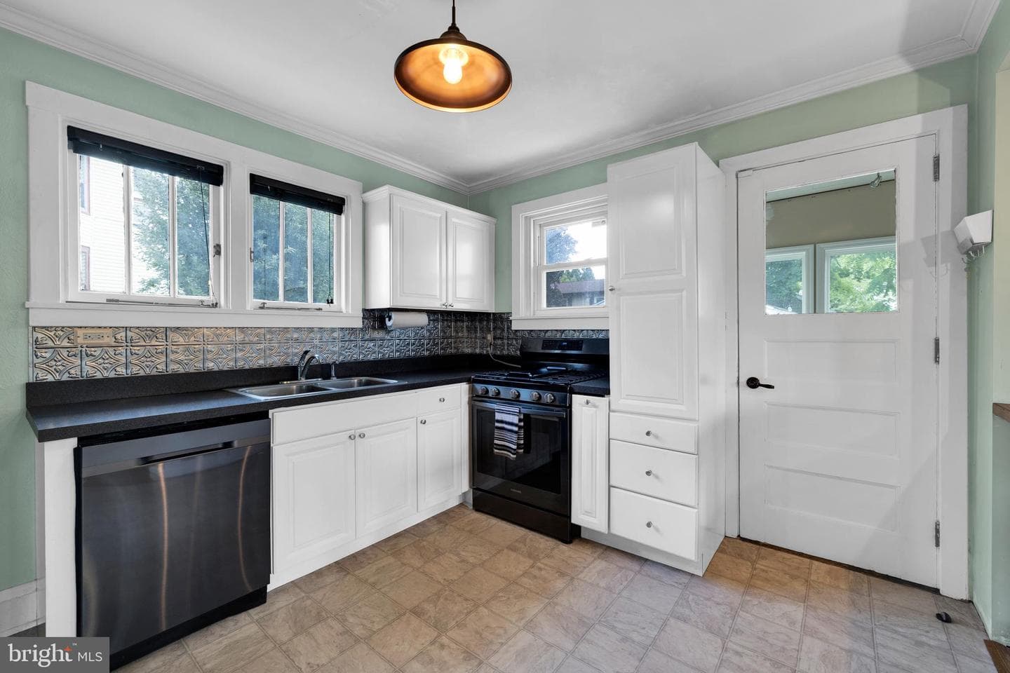 11 Laird Street photo 12