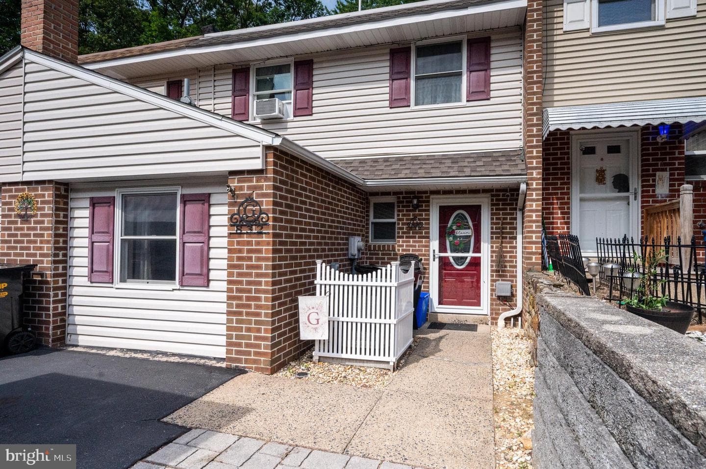 832 Woodchuck Lane, Reading