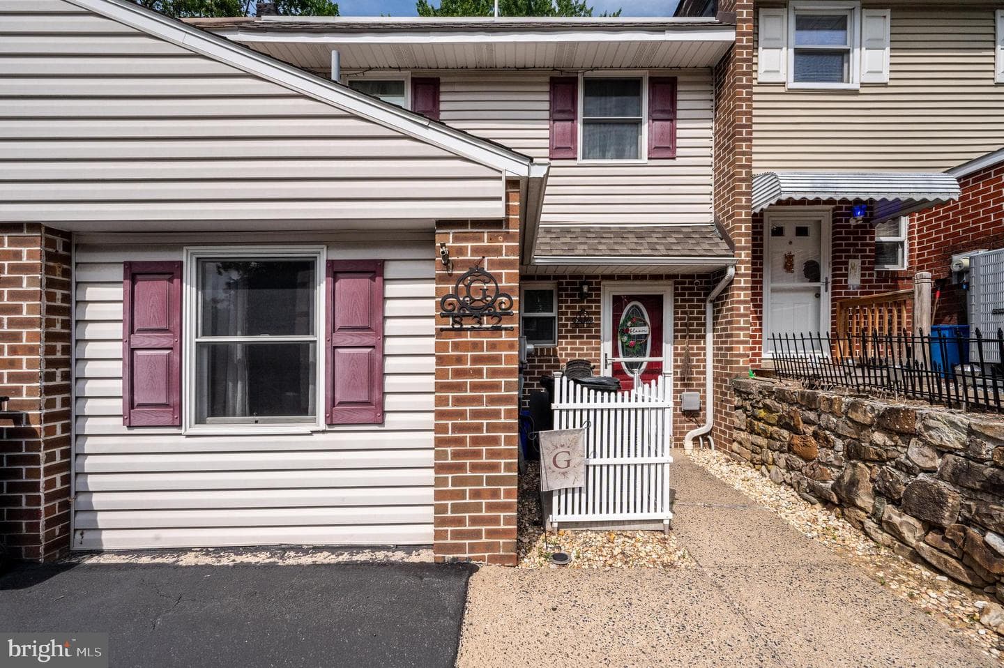 832 Woodchuck Lane, Reading