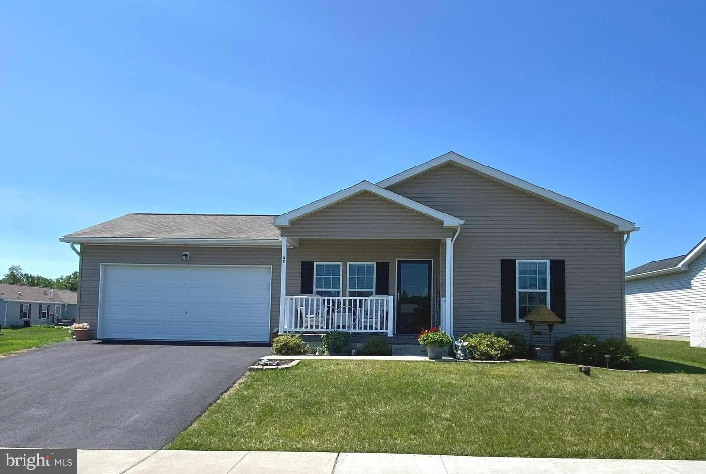47 Daphne Court photo 1