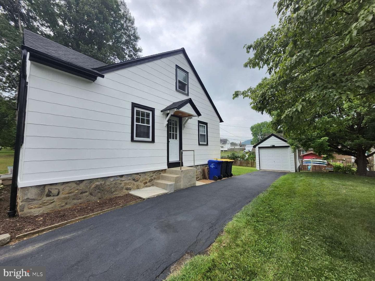 136 E Gaul Street photo 3