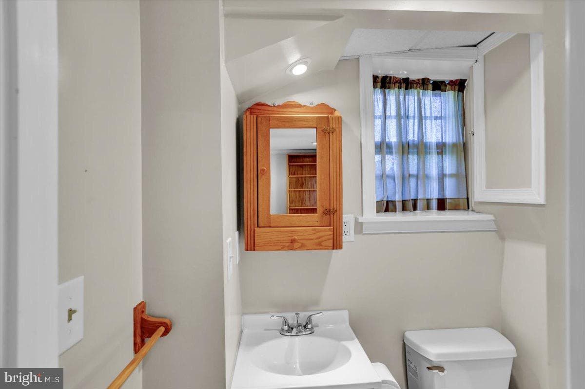 805 Jerome Place photo 17
