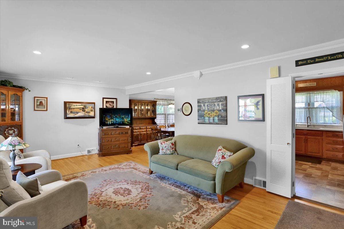 805 Jerome Place photo 7