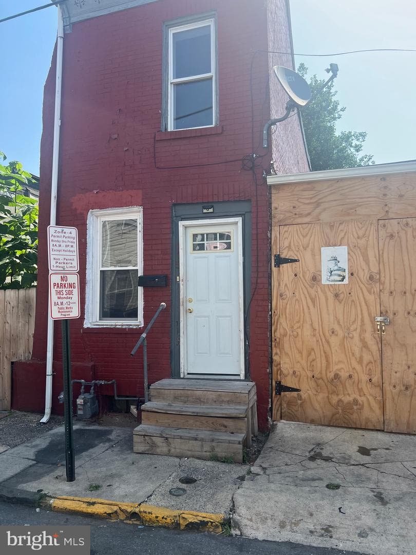 115 Moss Street photo 1