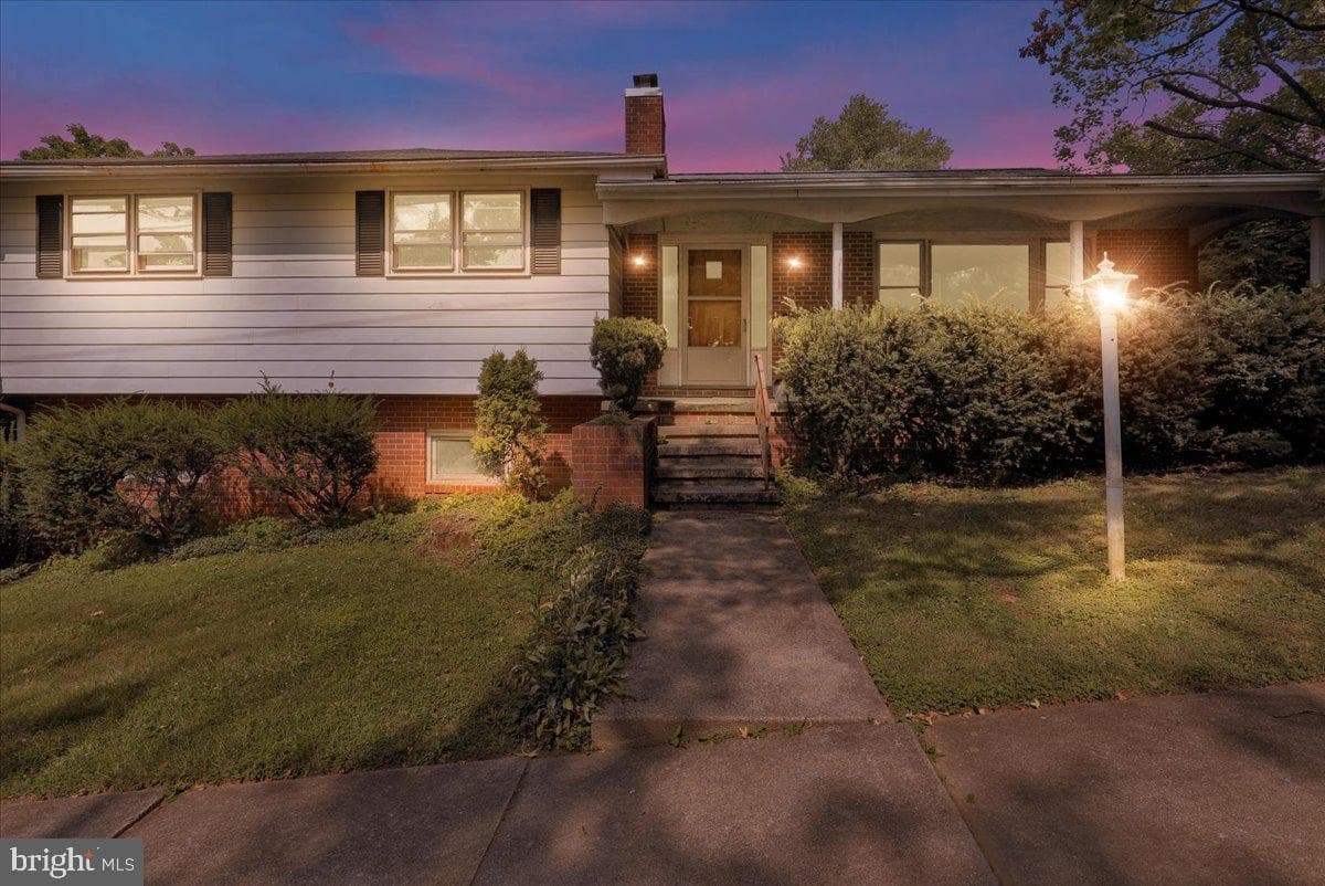 105 Clayton photo 1