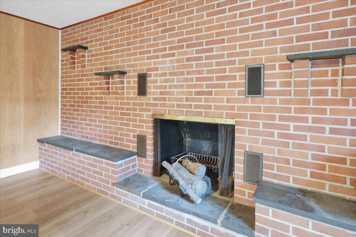 105 Clayton photo 4