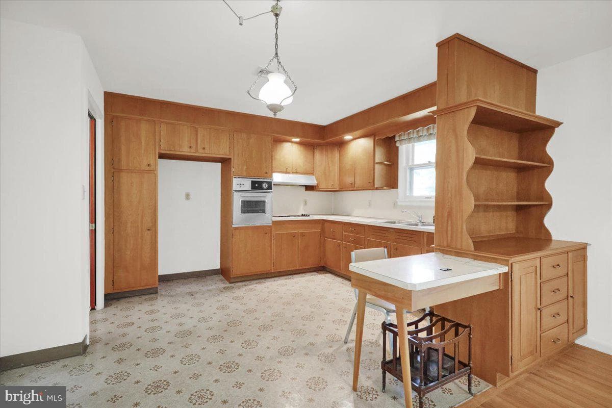 105 Clayton photo 6