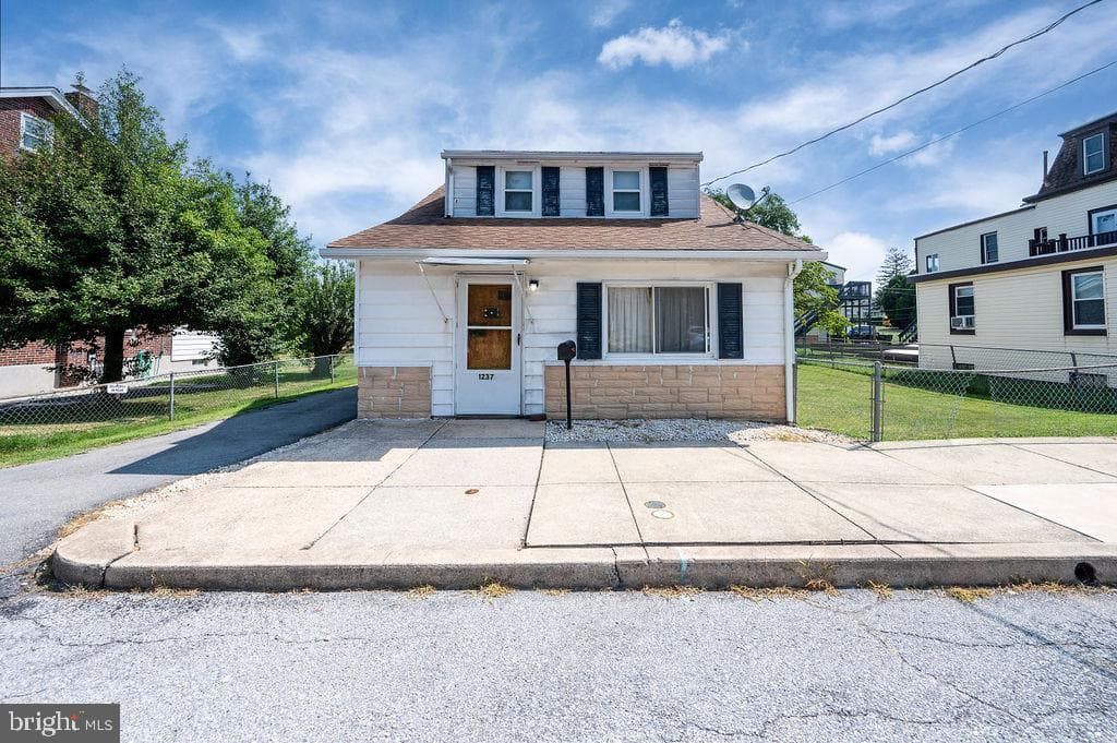 1237 Carbon Street, Reading