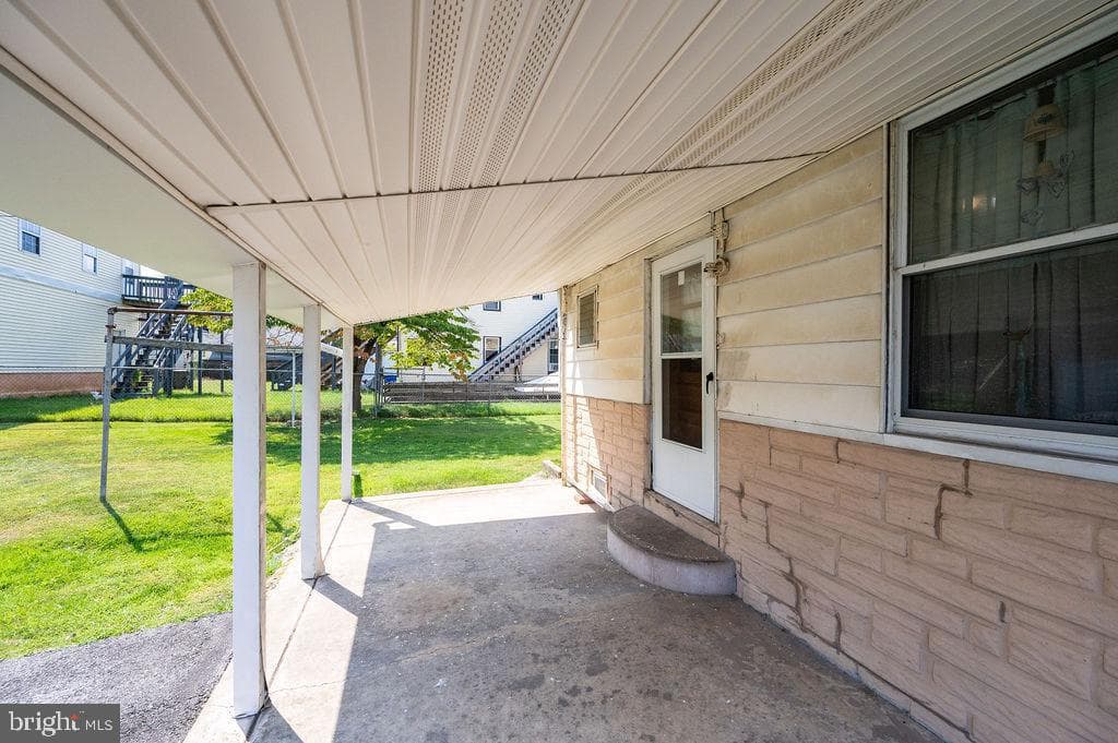 1237 Carbon Street photo 29