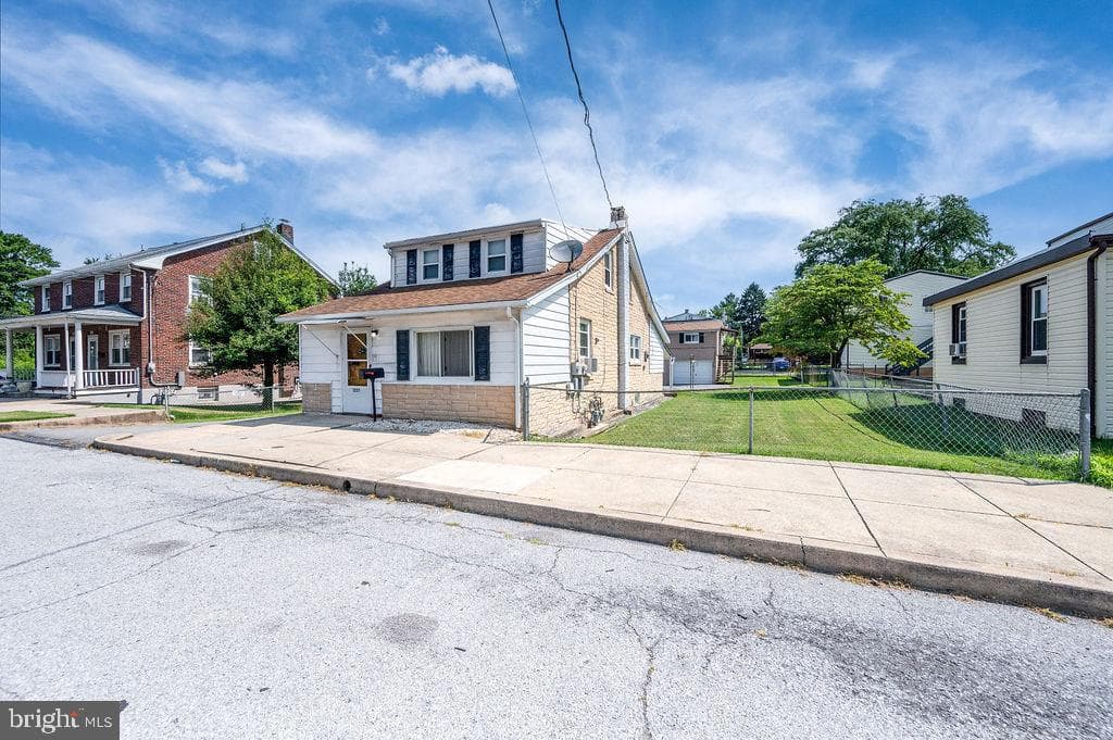 1237 Carbon Street photo 3