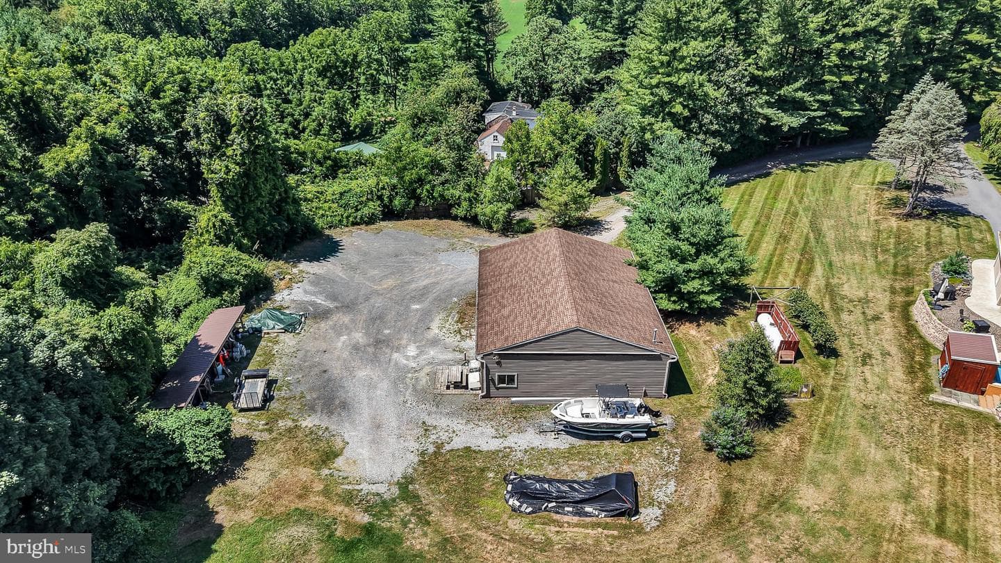 130 Clearfield Lane photo 12