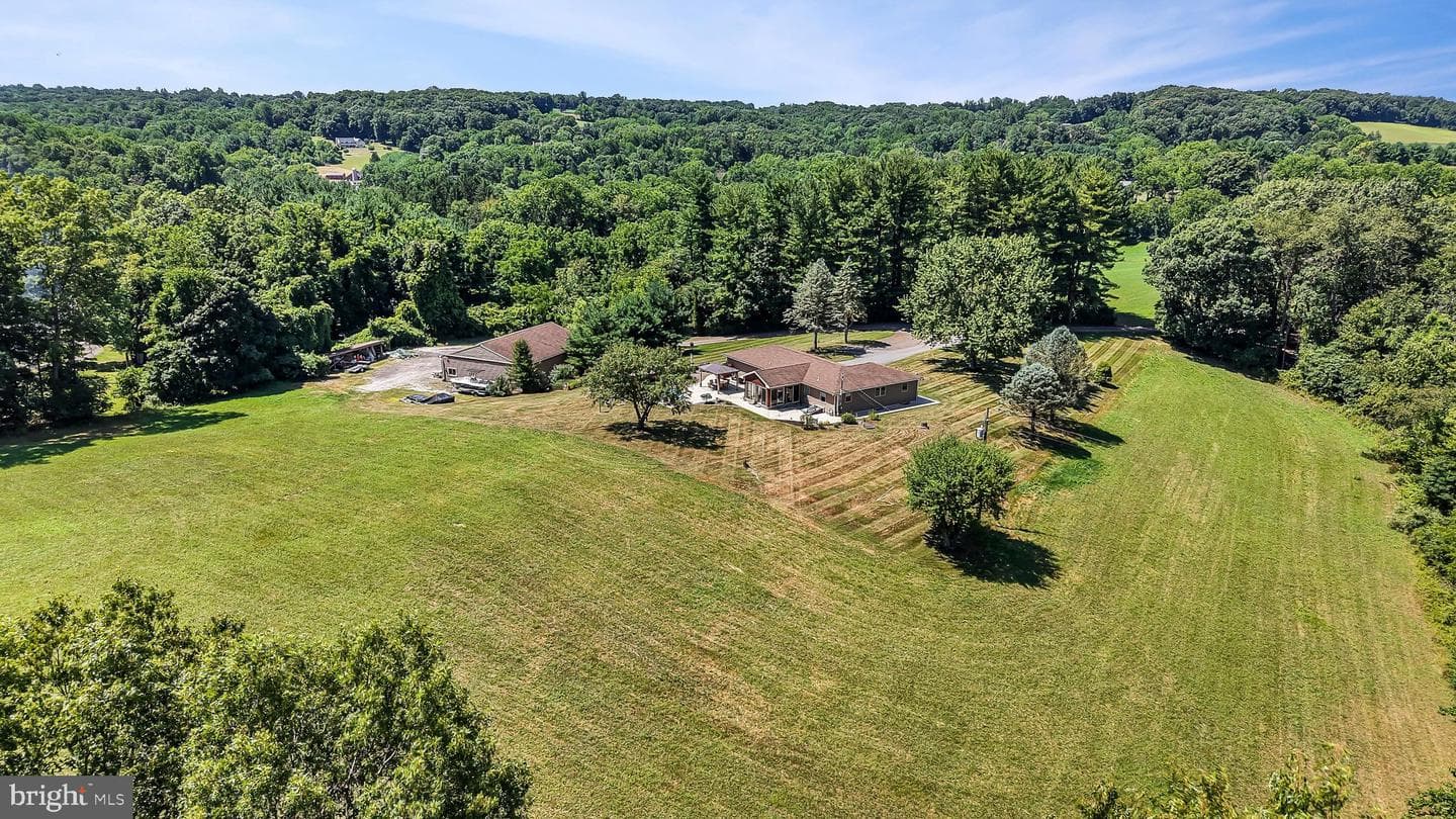 130 Clearfield Lane photo 4