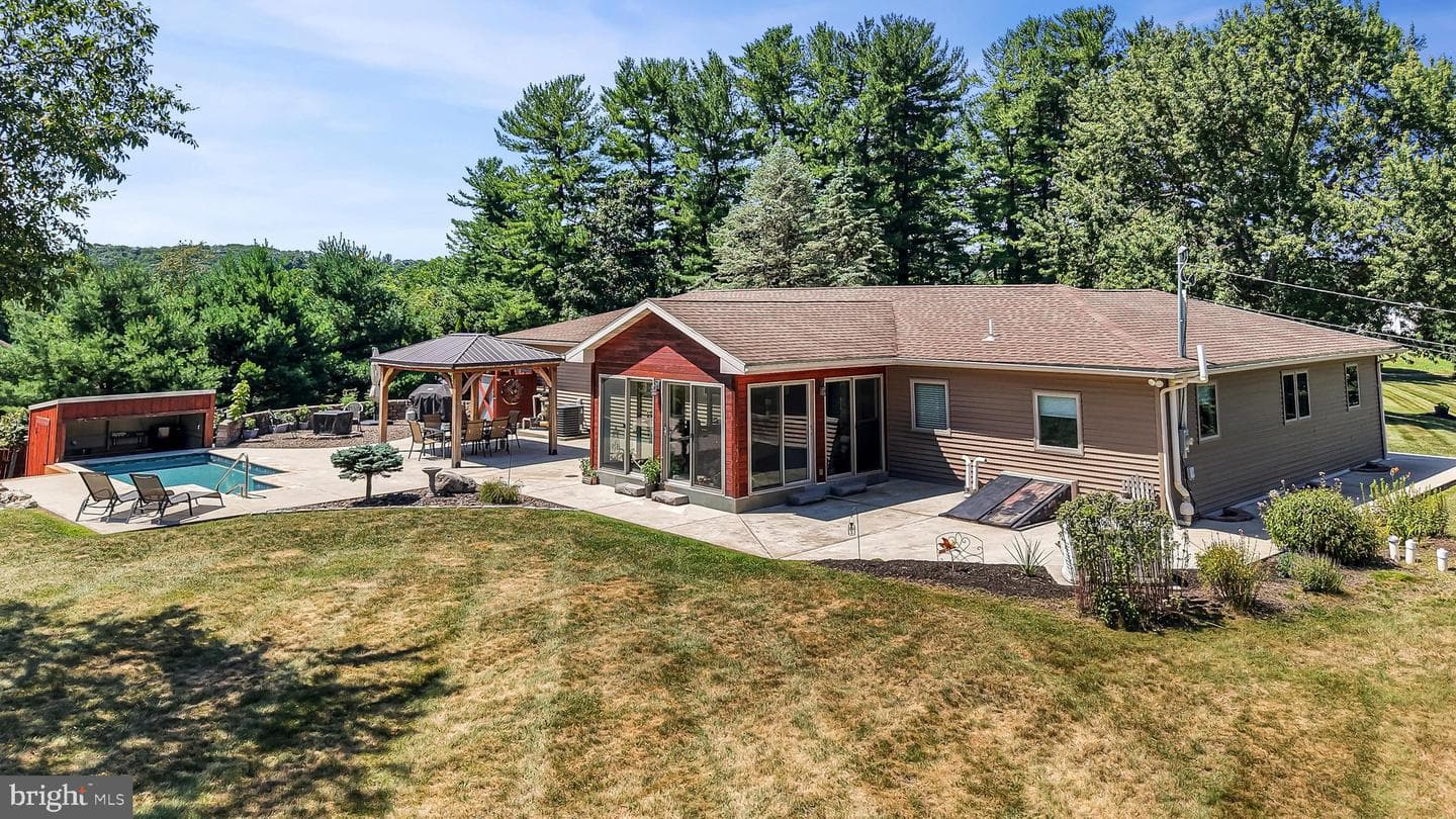 130 Clearfield Lane photo 5