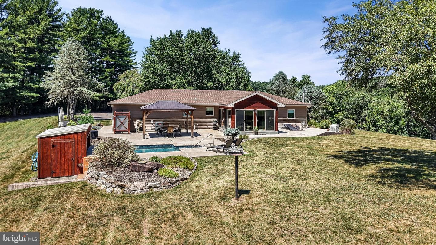 130 Clearfield Lane photo 6