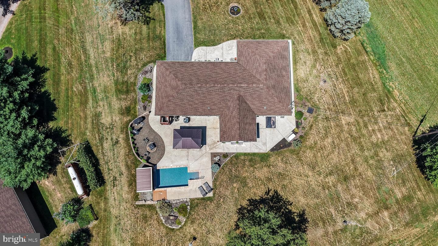 130 Clearfield Lane photo 7