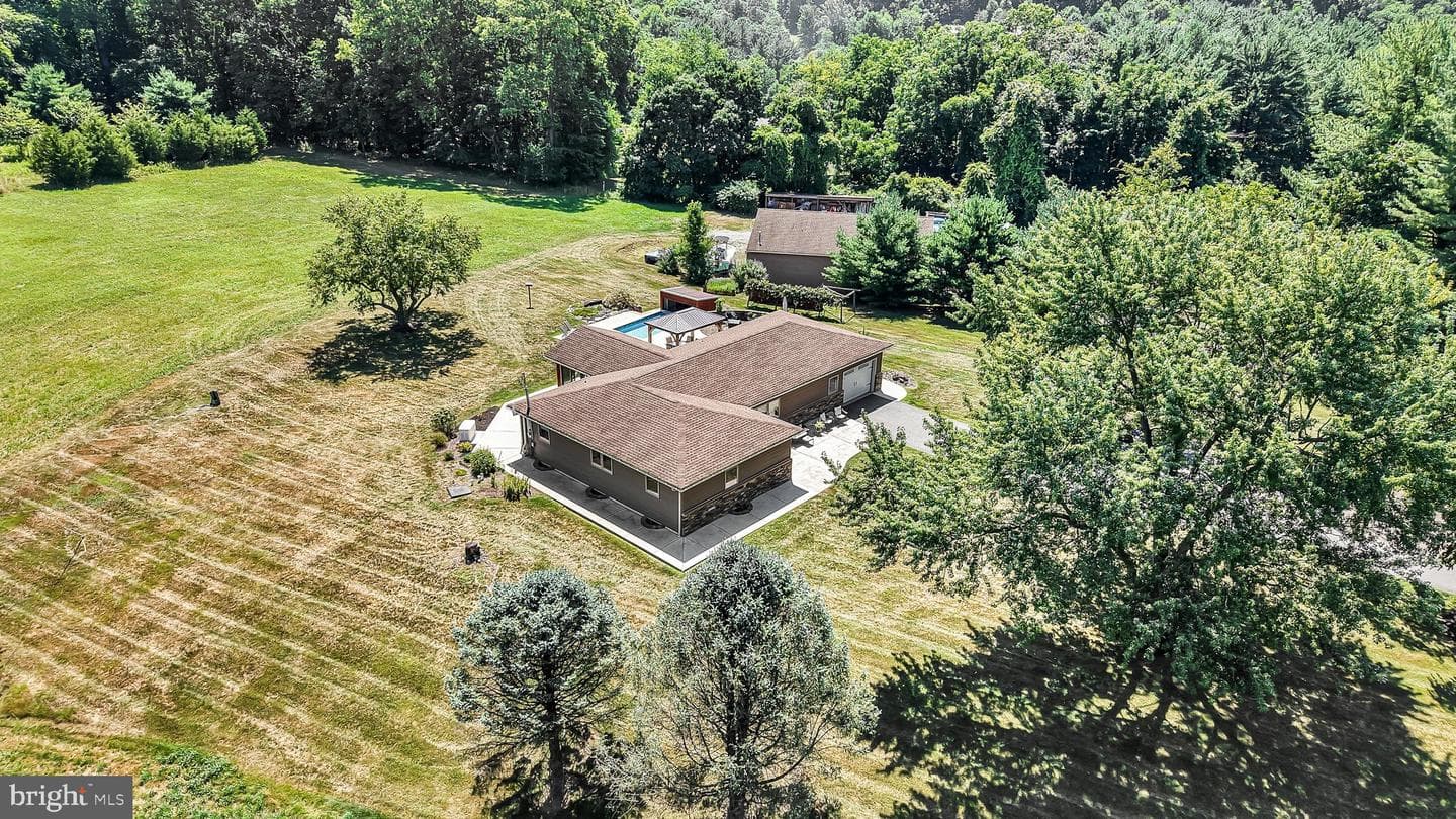 130 Clearfield Lane photo 8