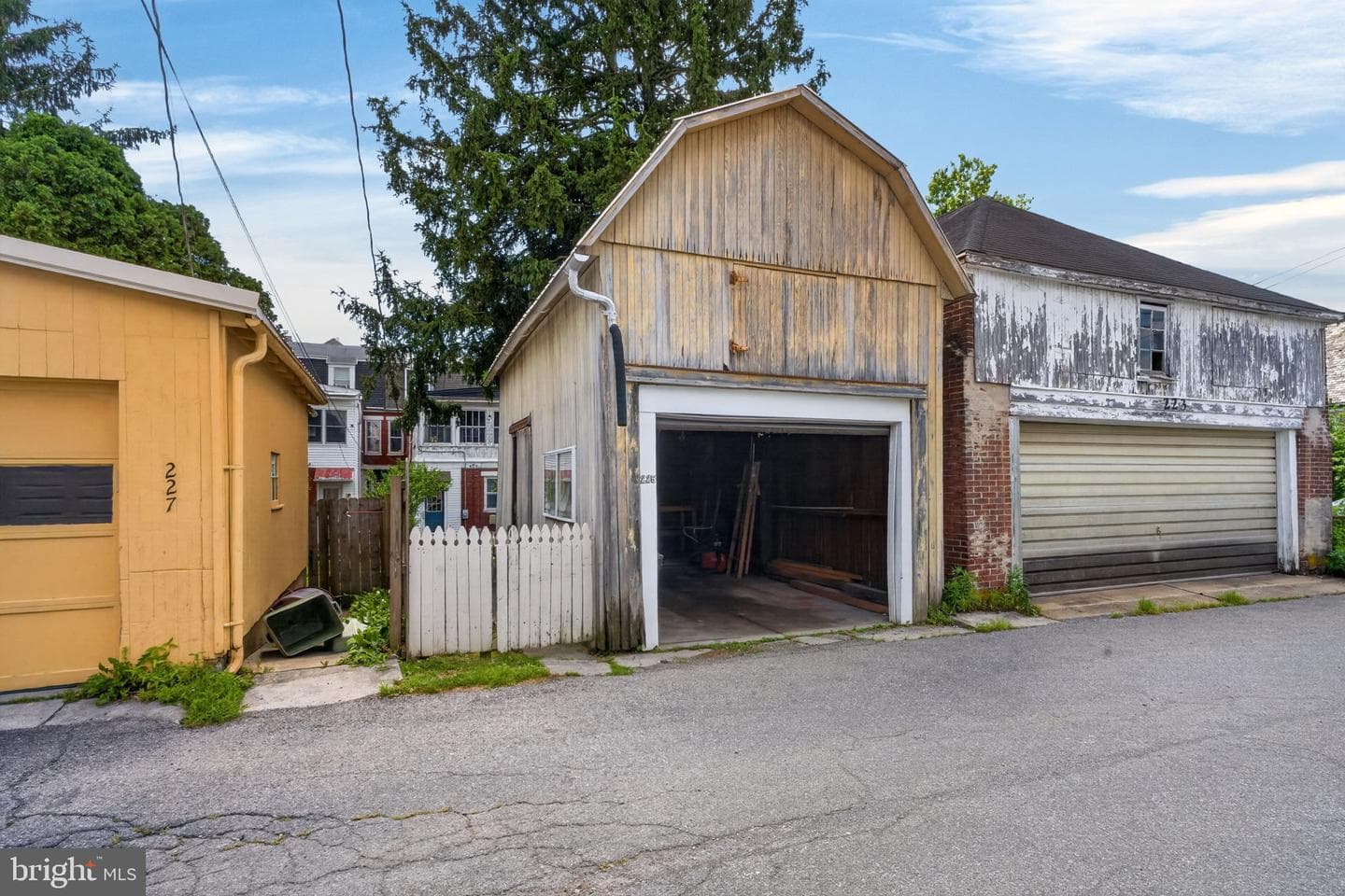 225 E Main Street photo 40