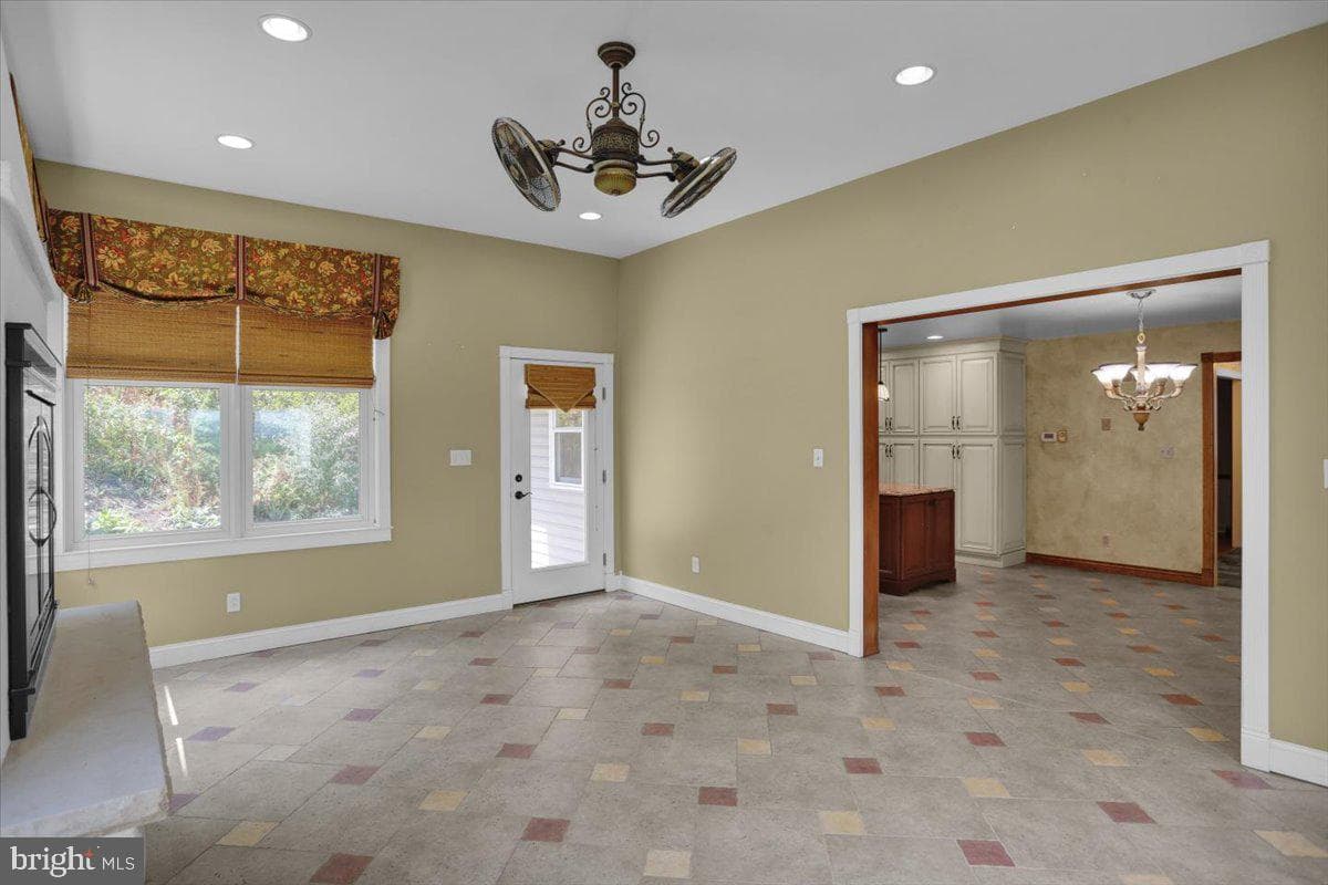 209 Pembroke Drive photo 23