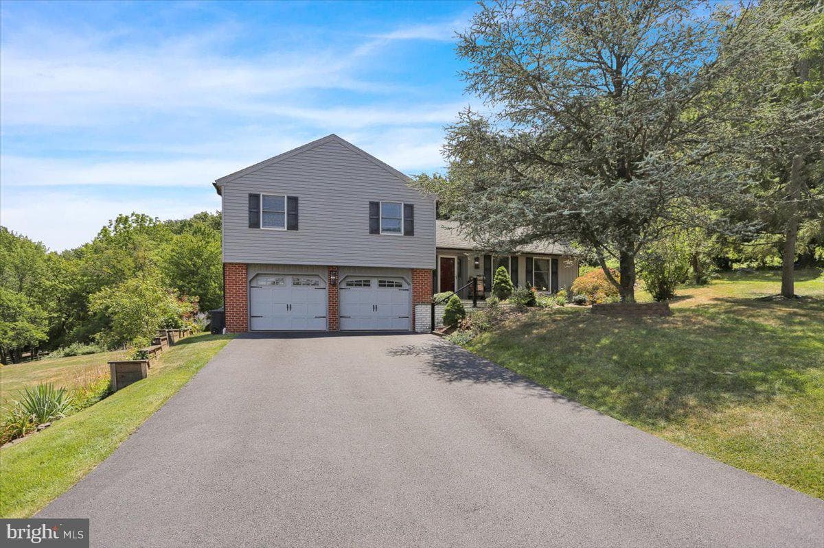 209 Pembroke Drive photo 3